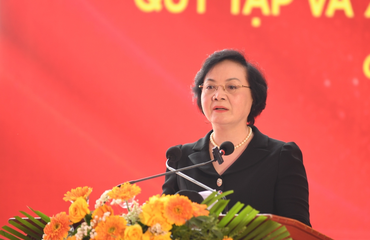 Groi Thủ tướng Phạm Thị Thanh Trà ntoh ngơi ta rgŏ jă
 