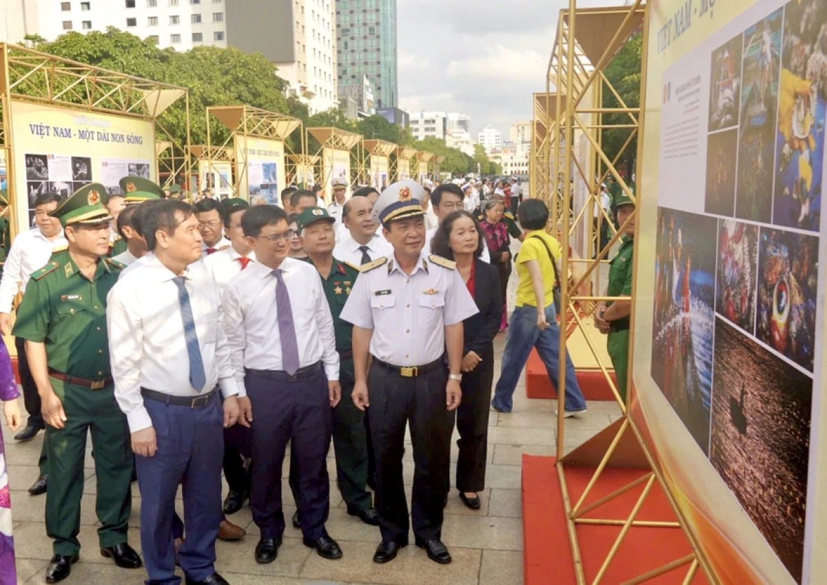 Prang iek Thaok binguk tui kadha “Viet Nam – Yasa tame sa baoh negar” saong “Ban raya Ho Chi Minh danei yawa miat miat kadha jayak”