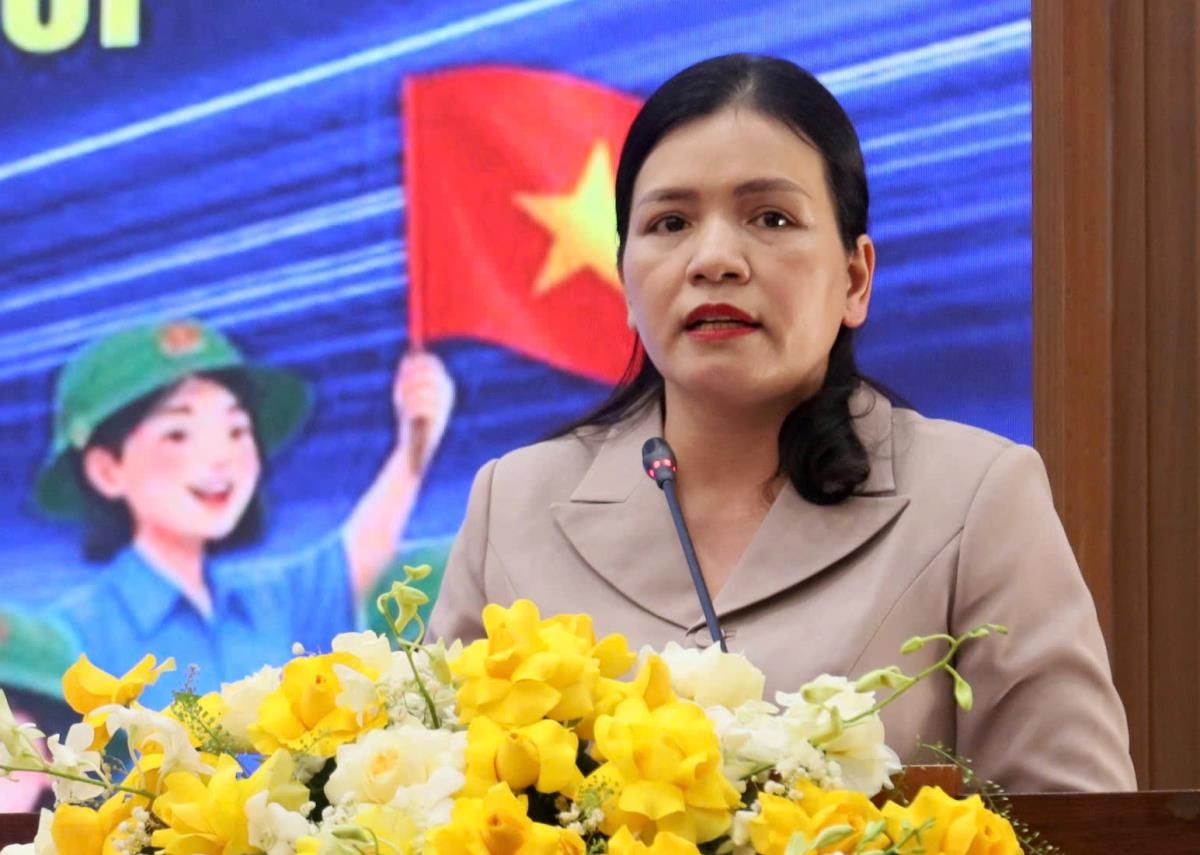 Bà Y Ngọc phát biểu tại hội nghị đối thoại với thanh niên