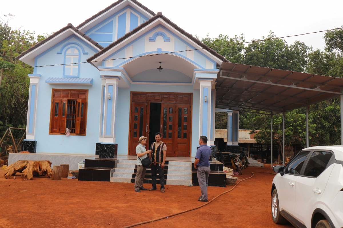 - Rmah Roi – Khua bruă Đảng hlŏng ngă khua ƀuôn De Chí êdah êdi hlăm hdră gĭr ktưn kpưn đĭ kơ mdrŏng