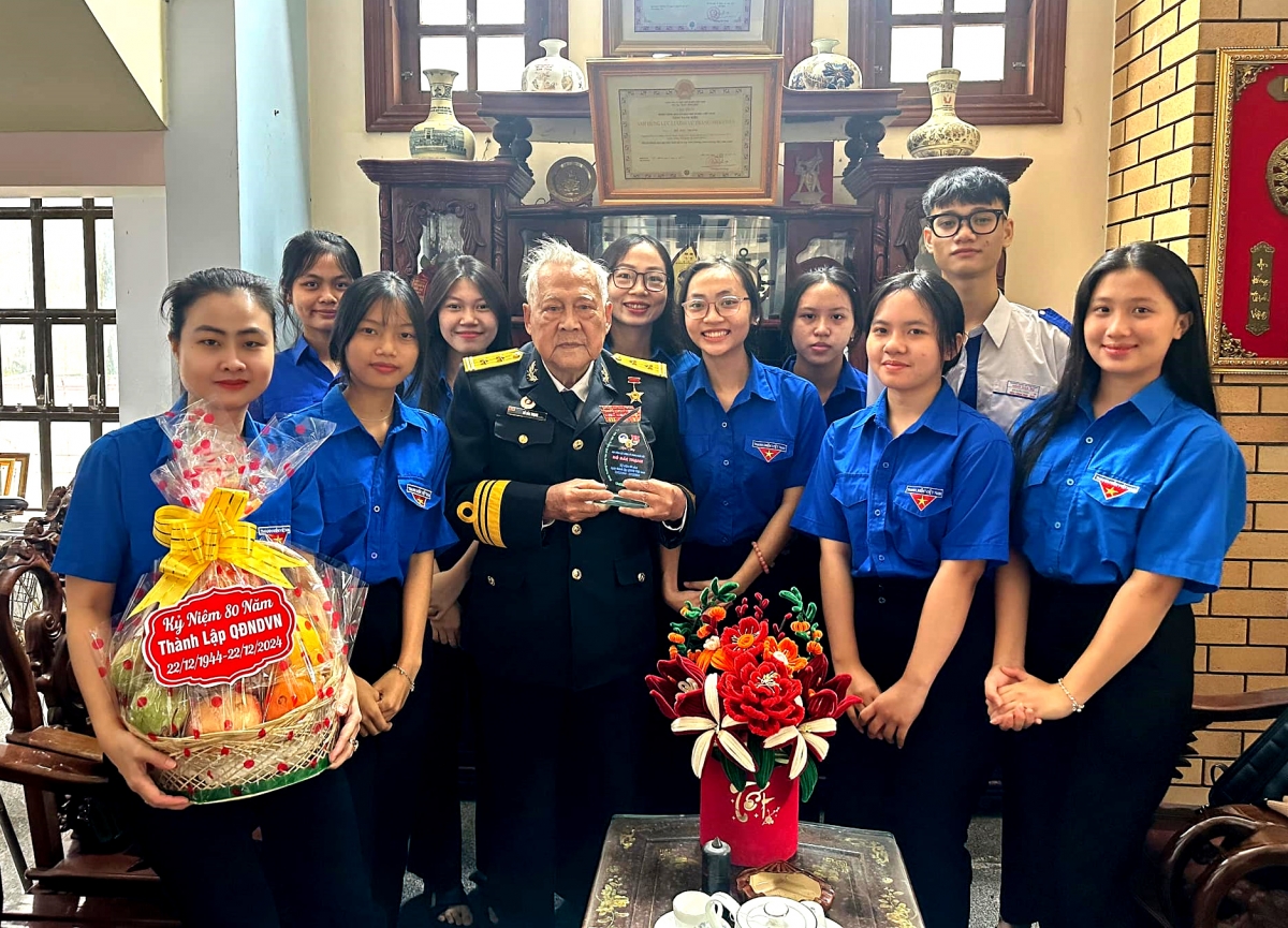 Lê Hiếu Vy pơtrut pran jua hăng nao hrŏm hăng hlăk ai djru mơnuih ƀôn sang