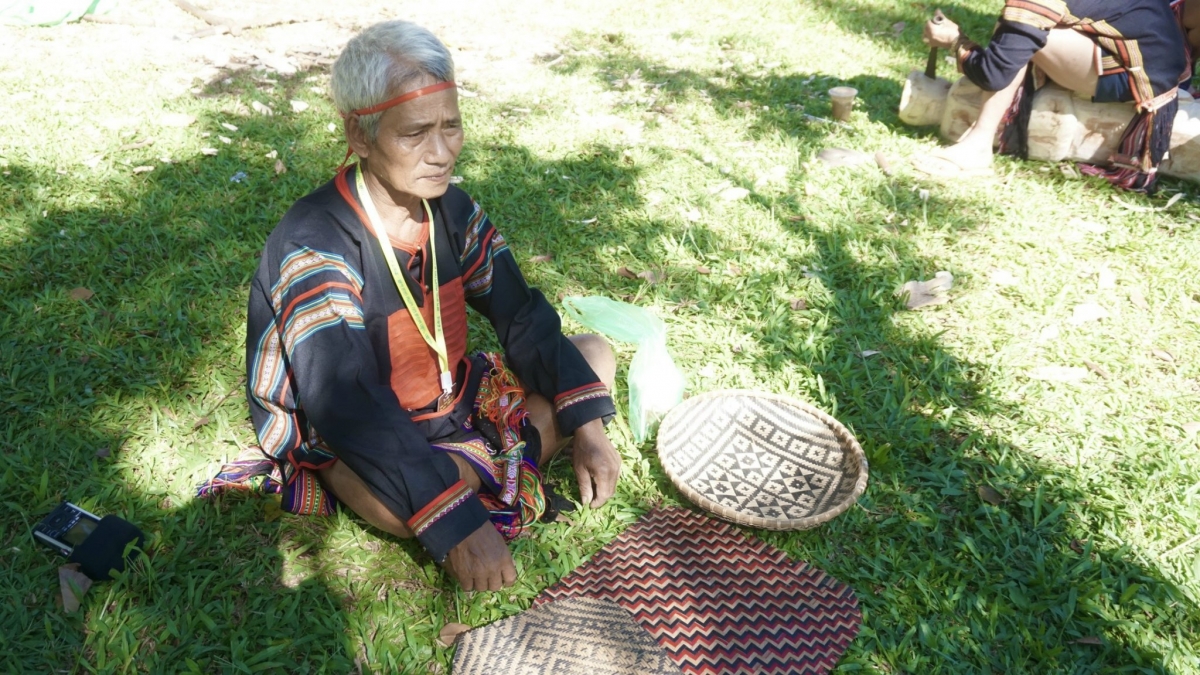 Ơi Siu Nhuel hăng rơ-i mơñam bơnga tơnap