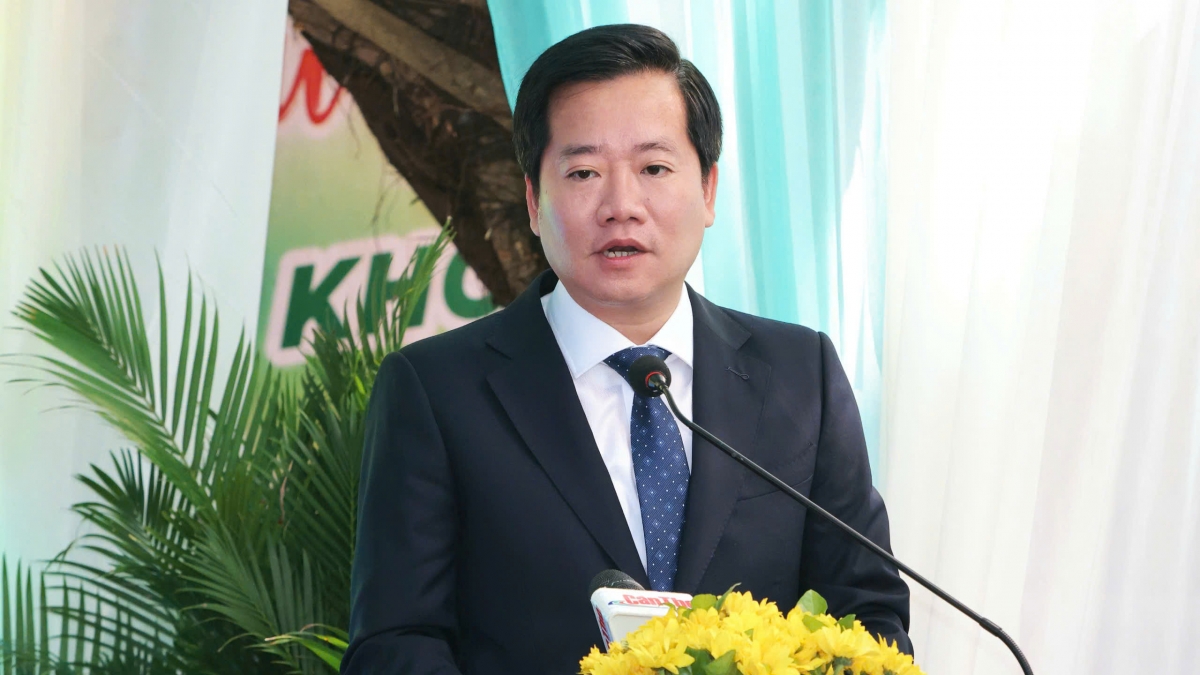 TS Nguyễn Hoàng Linh - Cục trưởng Cục An toàn bức xạ và hạt nhân, Bộ Khoa học và Công nghệ khẳng định, việc đầu tư hệ thống máy gia tốc tại Bệnh viện Ung bướu TP. Cần Thơ thể hiện tầm nhìn dài hạn trong việc xây dựng một hệ thống xạ trị hiện đại đồng bộ, bền vững