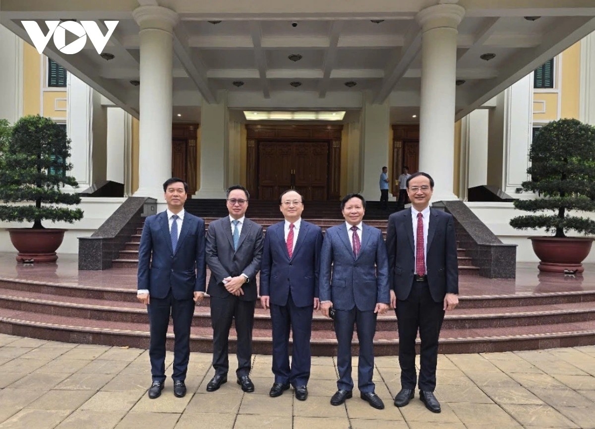 Tổng Giám đốc VOV Đỗ Tiến Sỹ và các lãnh đạo Đài Tiếng nói Việt Nam tại Trụ sở Trung ương Đảng (số 1A, Hùng Vương, phường Ba Đình, TP Hà Nội) sáng 1/4/2026.