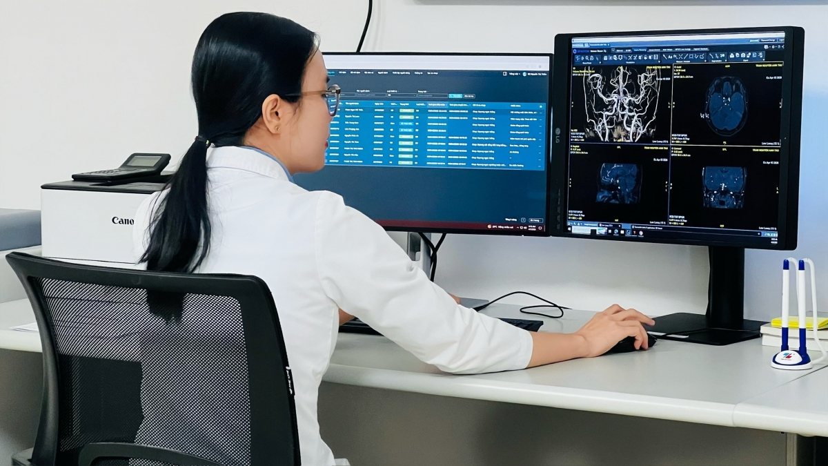 Trang thiết bị y tế hiện đại, kết hợp công nghệ AI giúp bác sĩ chẩn đoán hình ảnh nhanh chóng, kịp thời, đỡ mất thời gian cho bệnh nhân trong điều trị và giảm tải cho tuyến trên