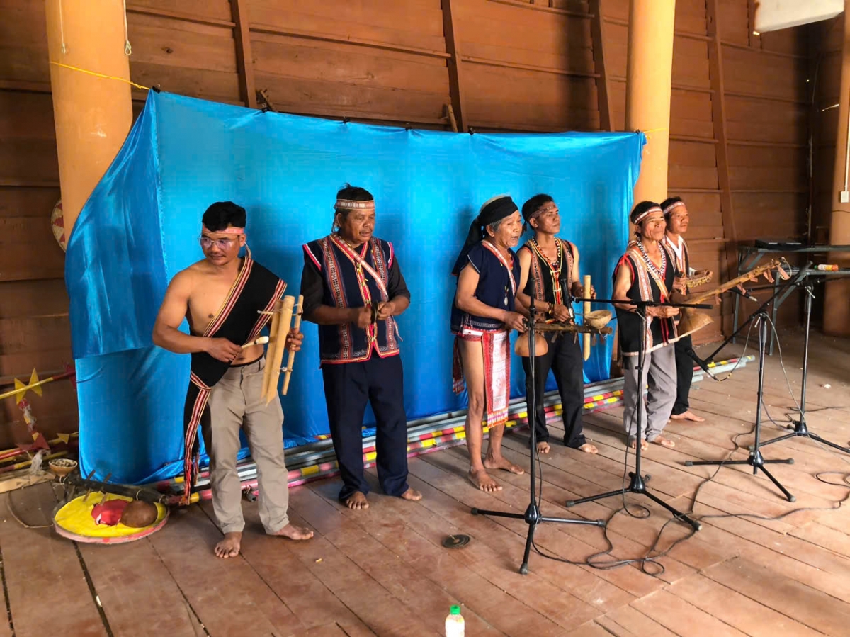 Grup atông čing hăng adôh amăng plơi Đak Pơkao