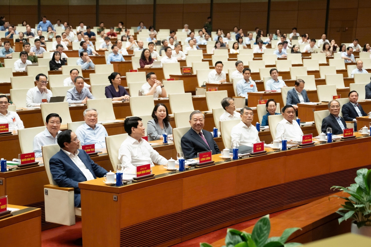 Các đồng chí lãnh đạo, nguyên lãnh đạo Đảng dự hội nghị