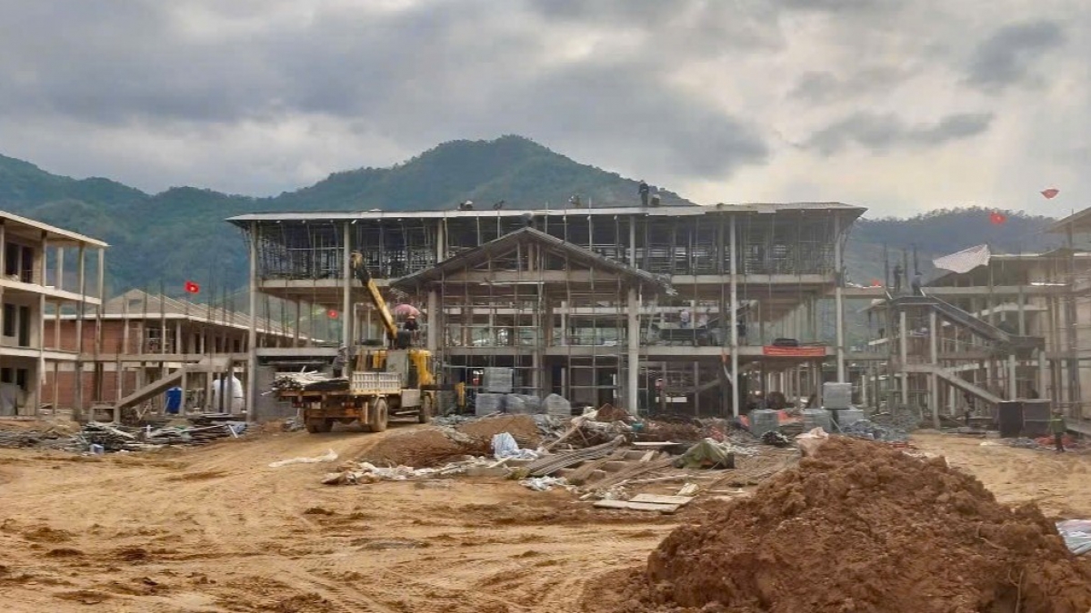 Các đơn vị thi công nỗ lực chạy đua với thời gian để công trình về đích đúng hạn
