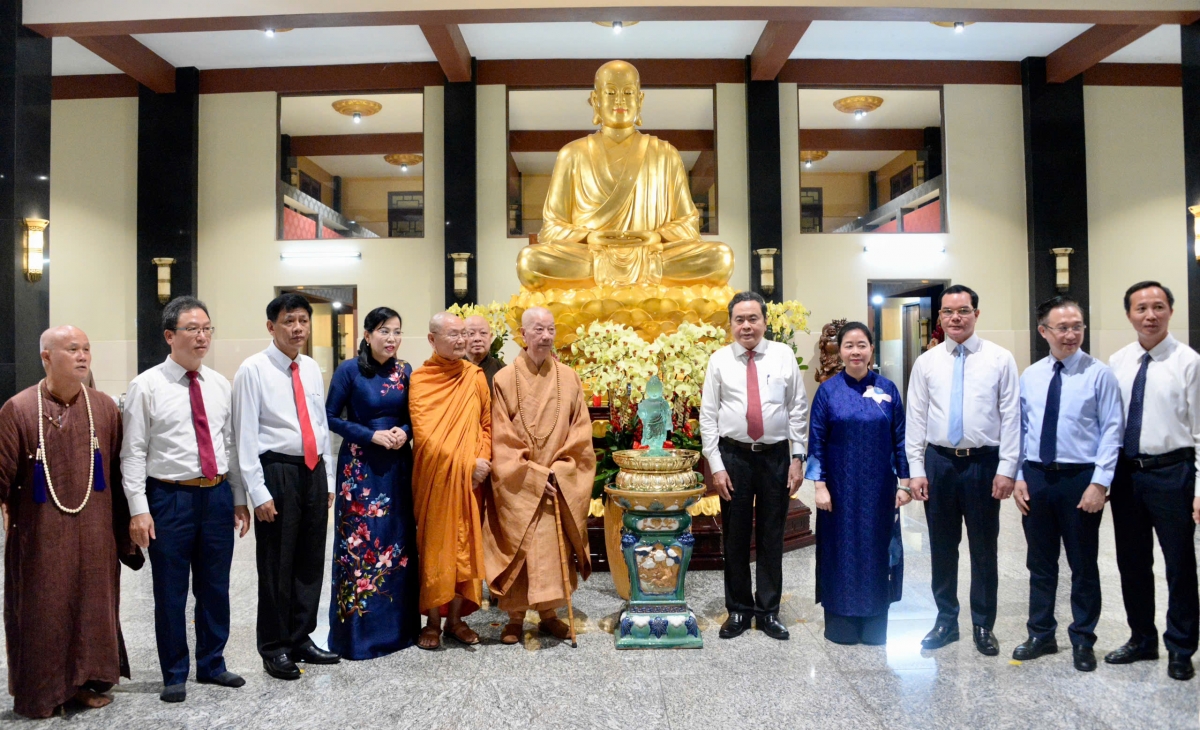 Chủ tịch Quốc hội thăm Trưởng lão Hoà thượng Thích Trí Quảng 5