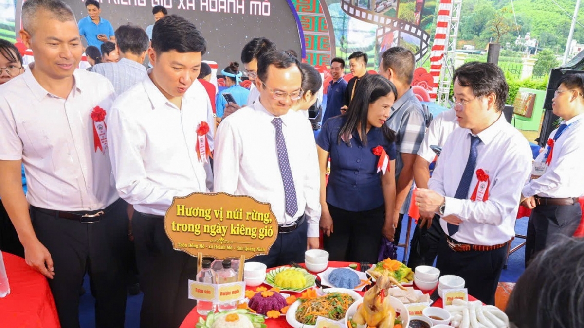 Hương vị núi rừng trong Ngày kiêng gió.