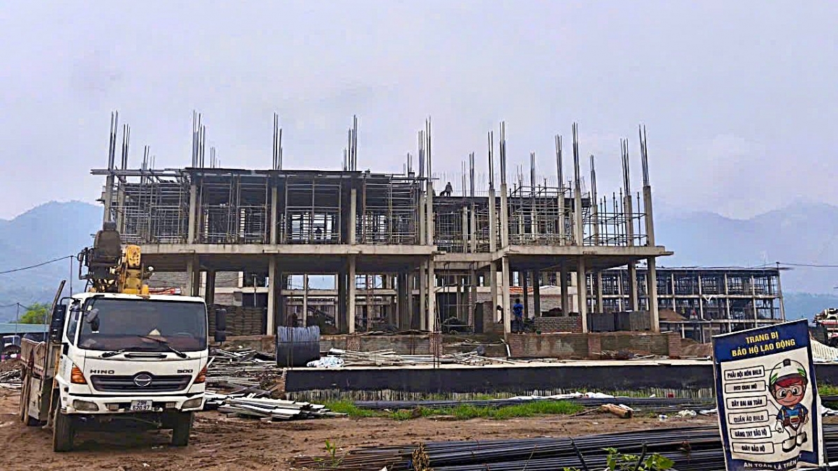 Trường nội trú Liên cấp tại xã Chiềng Khương đã hoàn thành khoảng 60% khối lượng. Ảnh Thu Thùy