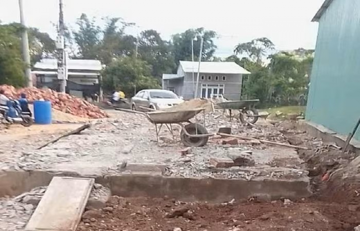Ngôi nhà Đại đoàn kết cho hộ dân Y HNgrua, xã Đắk Tô chuẩn bị triển khai. Ảnh: BT