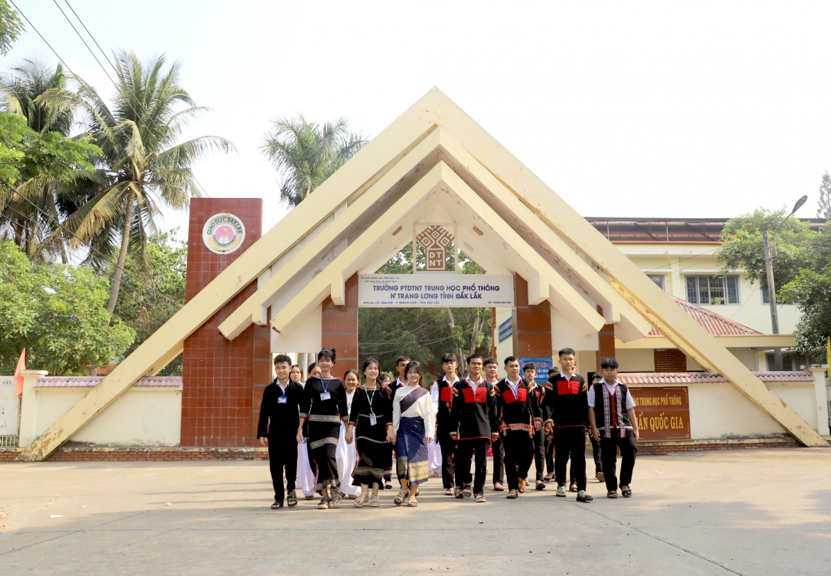 Trường THPT DTNT N'Trang Lơng, ngôi trường phổ thông dân tộc nội trú đầu tiên của khu vực Tây Nguyên sẽ kỷ niệm 50 năm thành lập vào tháng 4 năm 2026.