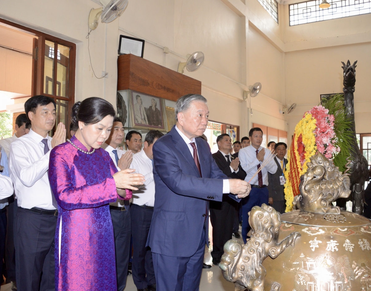 Khua git gai Ping gah, Khua mir sir ơi Tô Lâm tŭi ñang ƀơi anih pioh hơdor kơ Khua mir sir Hồ Chí Minh ƀơi Thái Lan