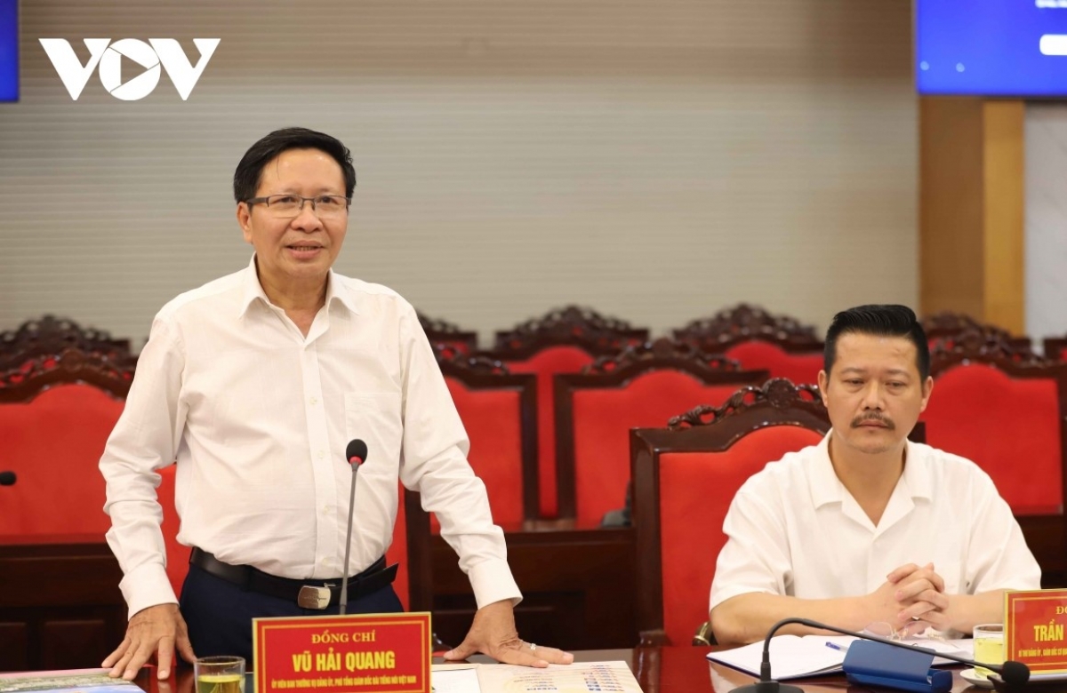 Ông Vũ Hải Quang, Phó Tổng Giám đốc VOV trao đổi, đề xuất một số nội dung nhằm tăng cường hiệu quả công tác phối hợp tuyên truyền trên địa bàn tỉnh Sơn La.