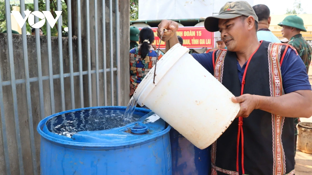 Nhờ bộ đội, bà con Jarai ở biên giới sẽ không phải mua nước sinh hoạt nữa.