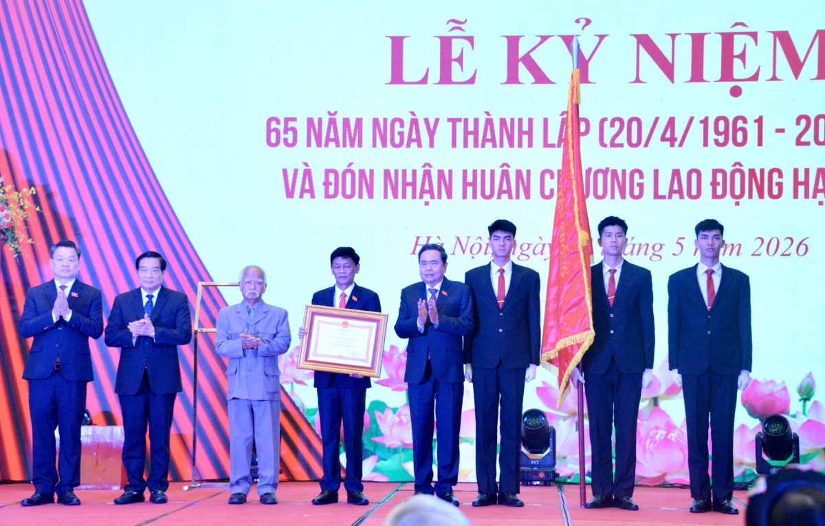 Kruanh Quốc hội Trần Thanh Mẫn đă nău kơl rnoi nuĭh an na nê̆, ngăn ngên
 