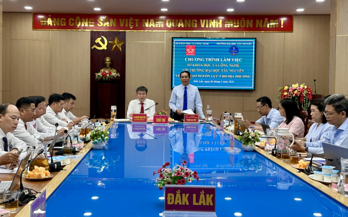 Anih jang Khoa hŏk păng Kơmăy kơmŏk dêh char Đắk Lắk bơ̆jang hăm Hnam trưngĐại học Tây Nguyên