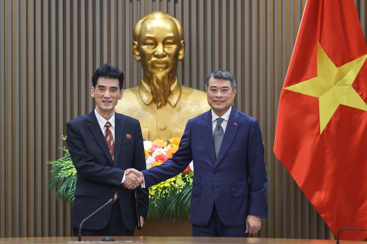 Khua dêh čar ơi Lê Minh Hưng tŭ jum khua anih jưh pơ ala Triều Tiên