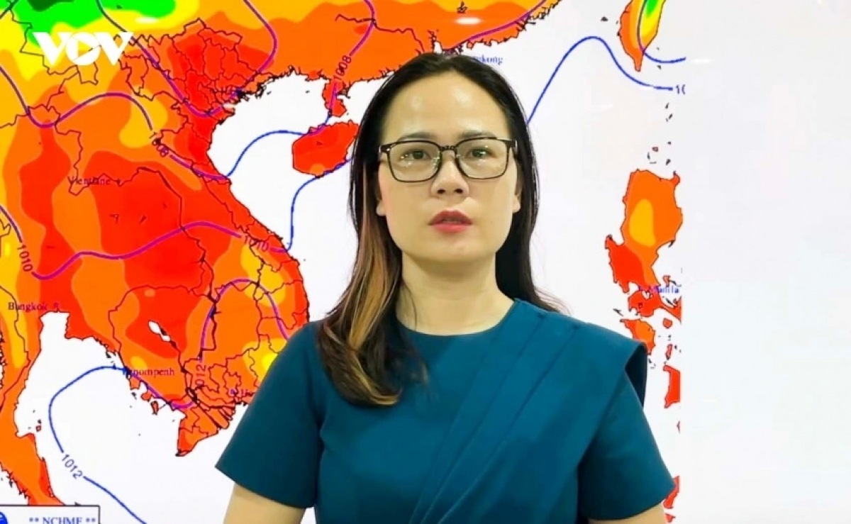 Bà Trần Thị Thúy Nga - Dự báo viên Phòng Dự báo thời tiết, Trung tâm Dự báo Khí tượng Thủy văn quốc gia