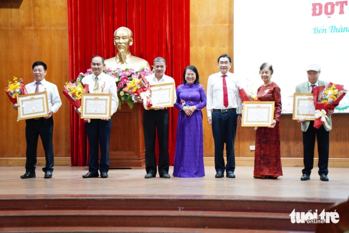 Ban raya Ho Chi Minh pambak praong jalan sahaneng diukrai di Ho Chi Minh dalam yaok labik
