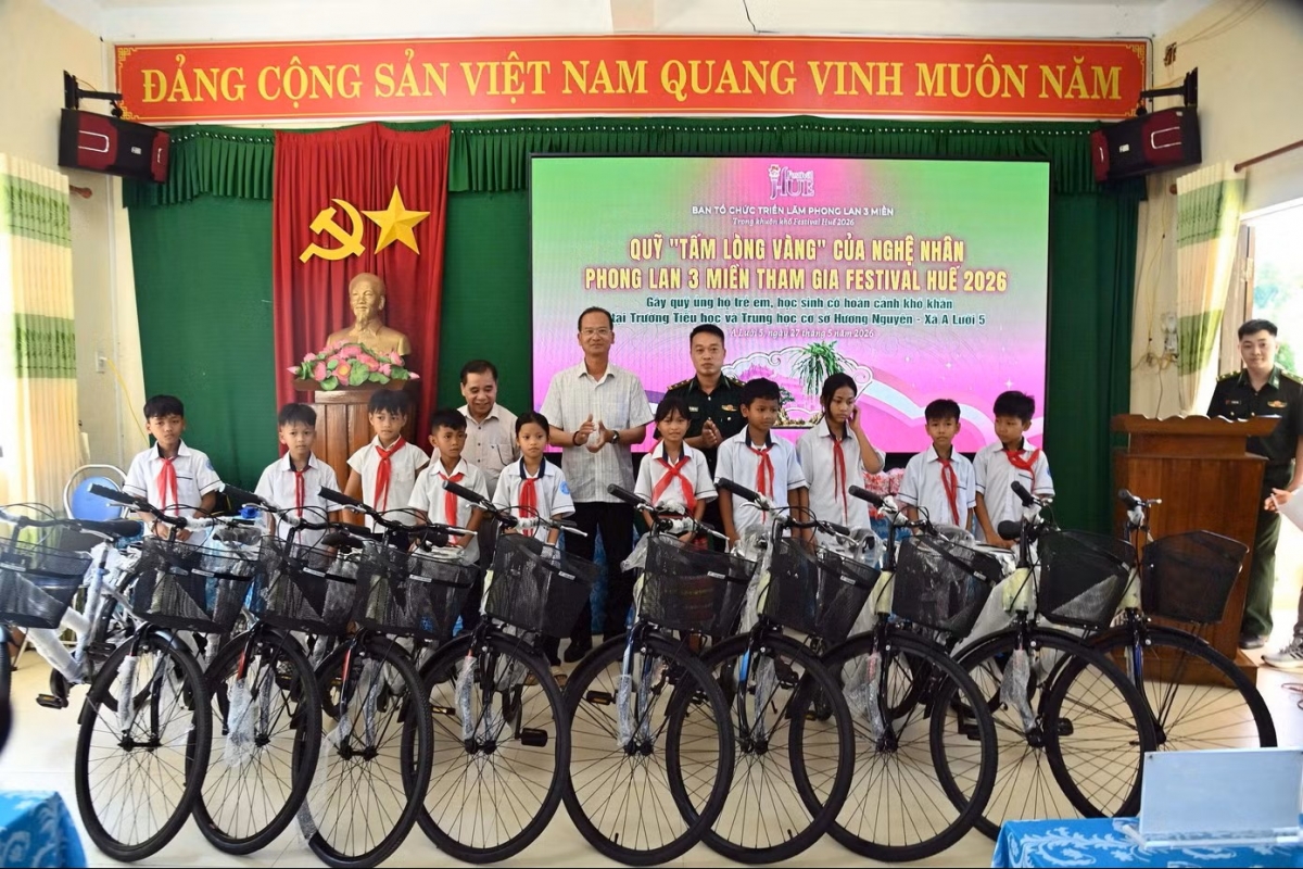 Trao tặng 62 xe đạp cho học sinh vùng cao biên giới A Lưới 5, TP. Huế.