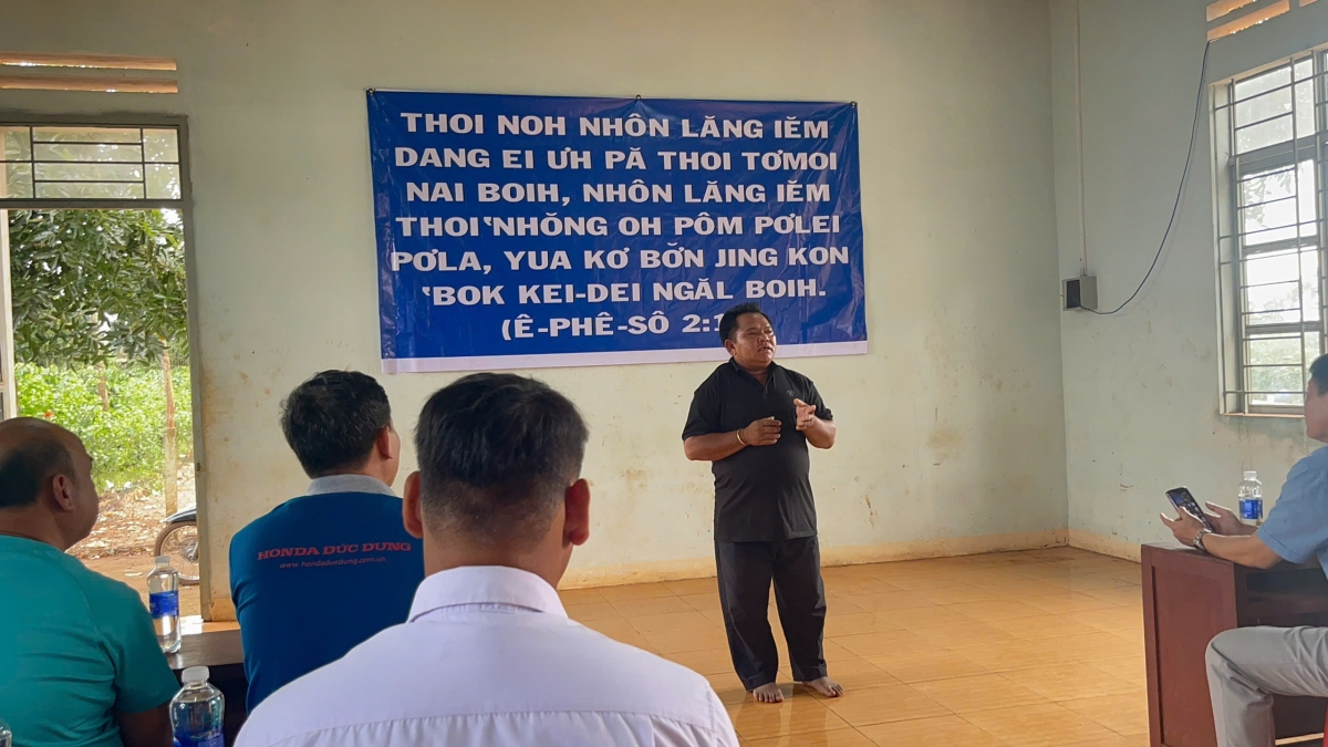 Dùl nă làng bol tàm sàh Ialy yal bè broă gơtìp pơrlồm, kơ̆p kờñ làng bol bañ dờn jơnau pơrlồm bơh cau ờ niam dê