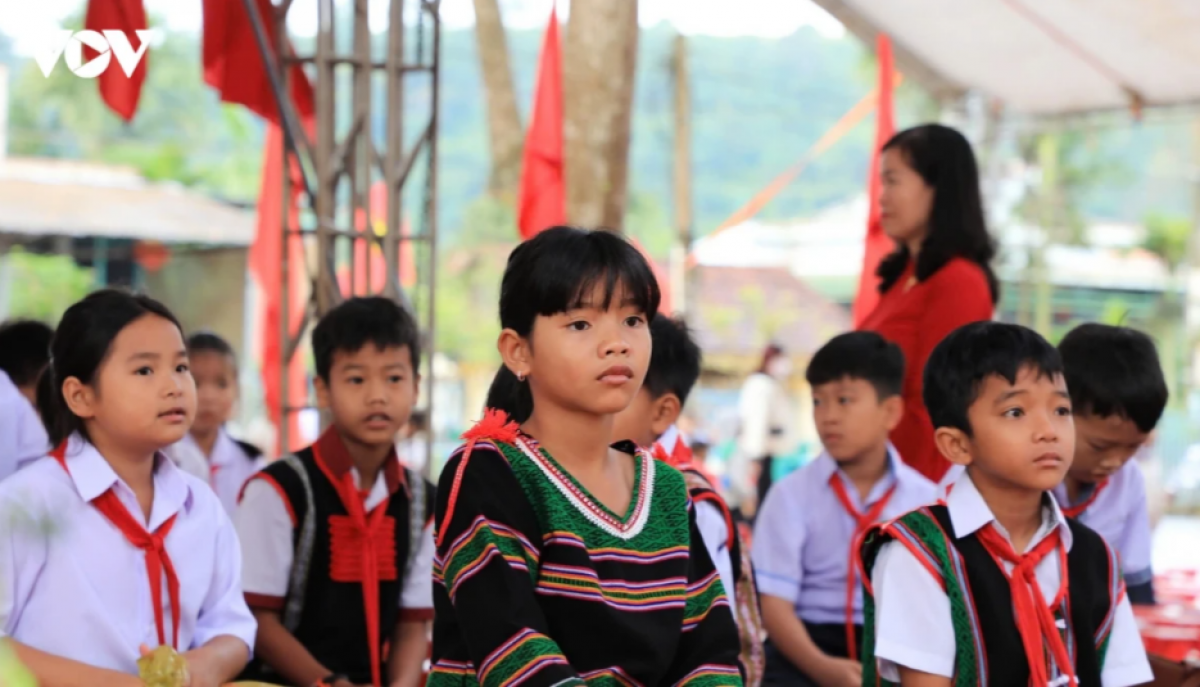 Học sinh ở xã biên giới Thuận An, tỉnh Lâm Đồng dự khai giảng năm học 2025-2026 - Ảnh: vov.vn