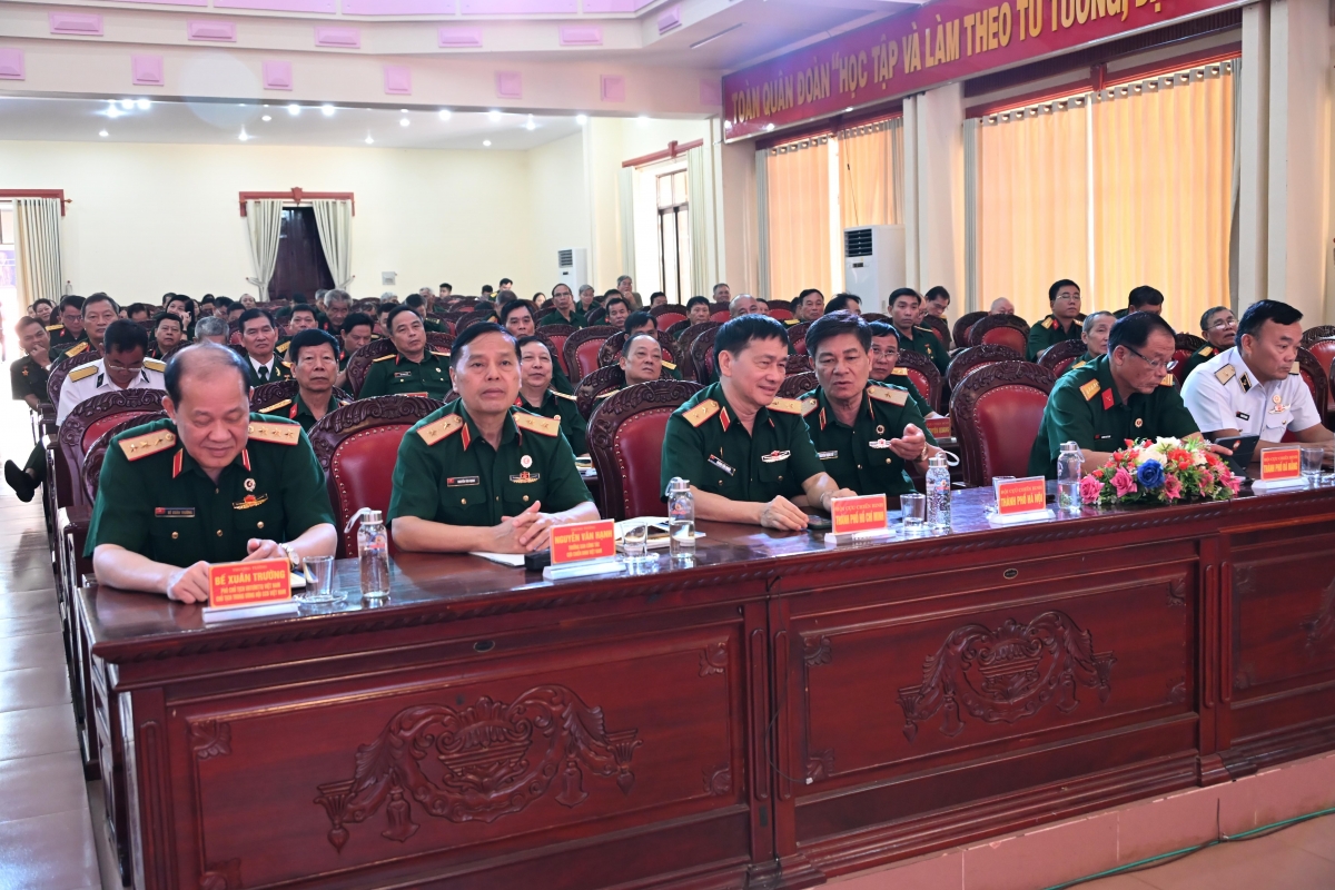 
Rim bơngai tang măt vang năm pơgơ̆r tơƀơ̆p.