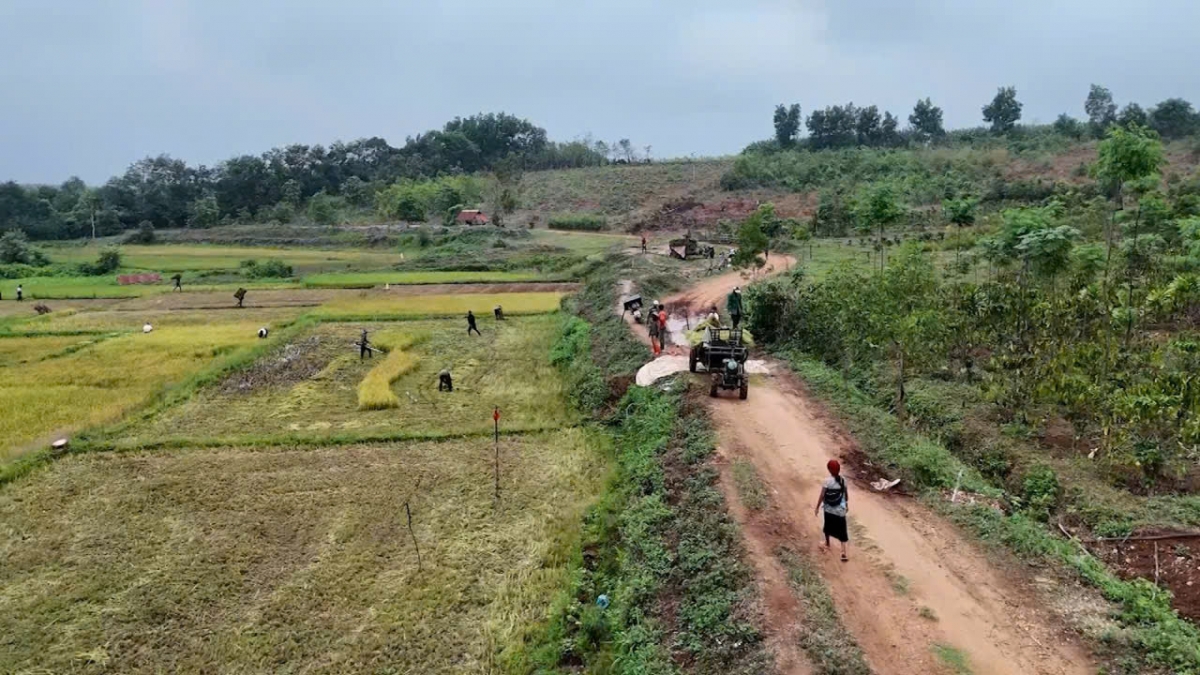Lvang Trong têh Quy Nhơn-Pleiku êp hăn rlău ƀon A Lao, xă Mang Yang, Gia Lai
 