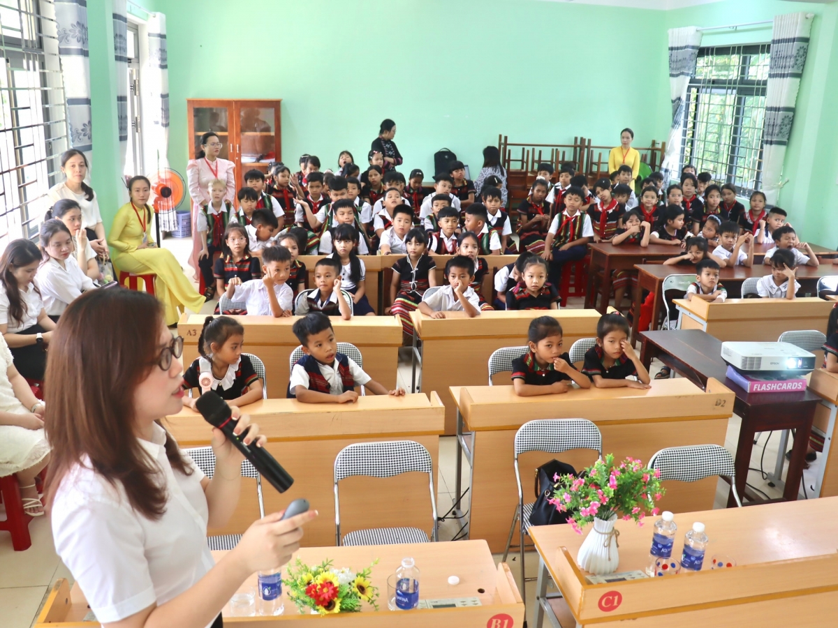 Quang cảnh buổi tuyên truyền. Ảnh: QUỐC TUẤN