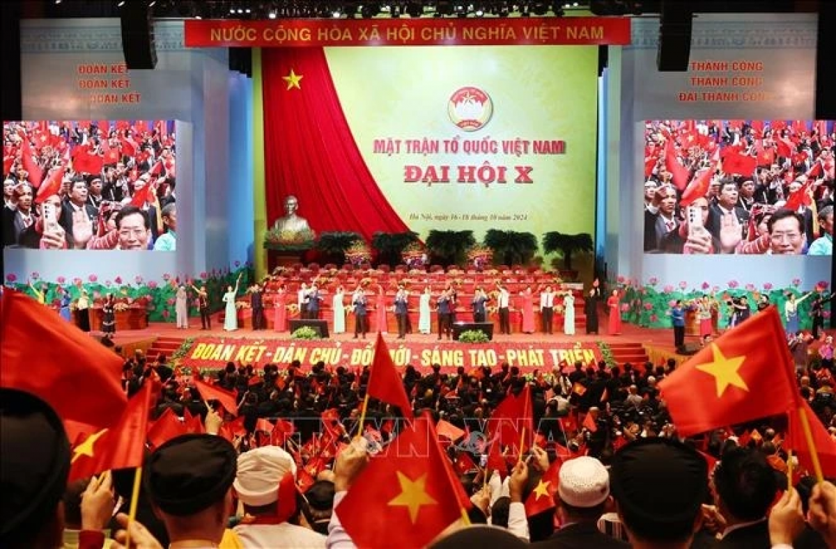 Chương trình biểu diễn nghệ thuật chào mừng tại phiên khai mạc Đại hội X Mặt trận Tổ quốc Việt Nam 