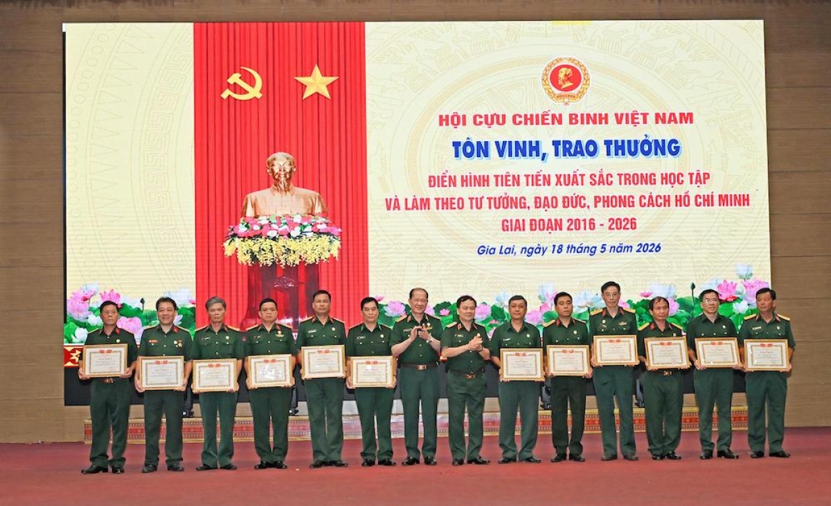 Khul tơhan hơđăp Việt Nam jao hră pơpŭ brơi hơdôm grup, ƀing mơnuih hơmâo tơlơi truh kih amăng bruă hrăm hăng ngă tui tơlơi pơmĭn, kơnuih, gru hơdip mơng Hồ Chí Minh