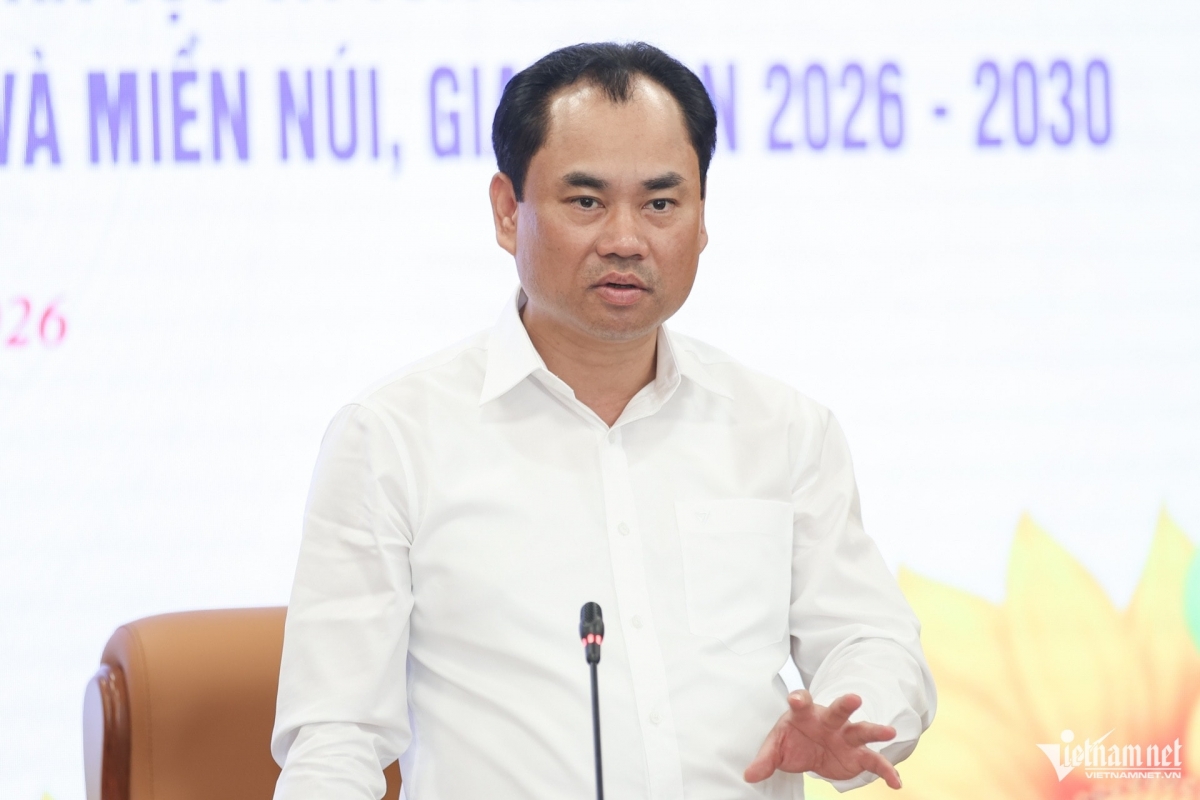 Bộ trưởng Bộ Nông nghiệp và Môi trường Trịnh Việt Hùng bày tỏ quyết tâm cùng Bộ Dân tộc và Tôn giáo triển khai quyết liệt Chương trình phối hợp trong giai đoạn mới. Ảnh: Lê Anh Dũng