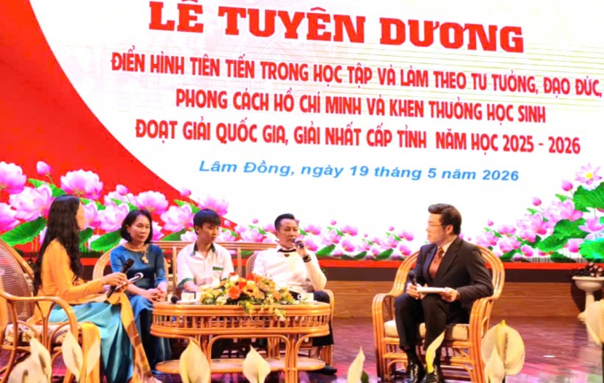 Bưp ƀing mơnuih ba gru amăng bruă hrăm hăng ngă tui tơlơi pơmĭn, kơnuih, gru hơdip mơng Hồ Chí Minh