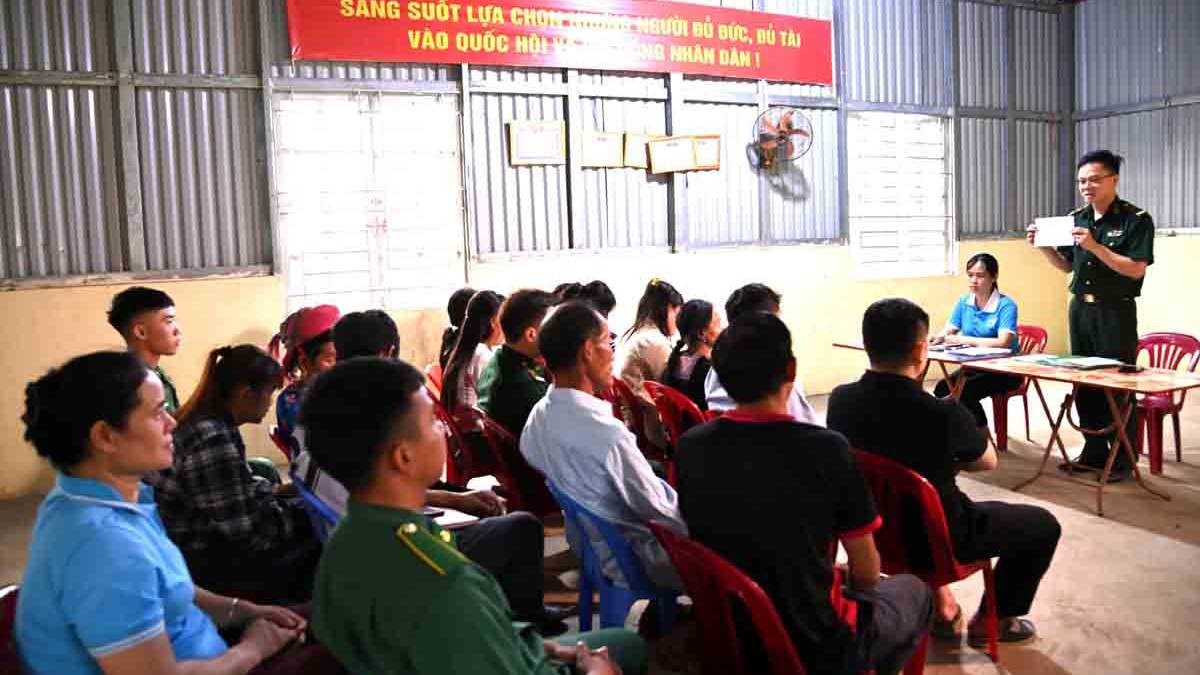 Lớp học số được các thầy giáo quân hàm xanh tổ chức ở nhiều bản làng biên giới.
Ảnh: Khắc Kiên/VOV Tây Bắc