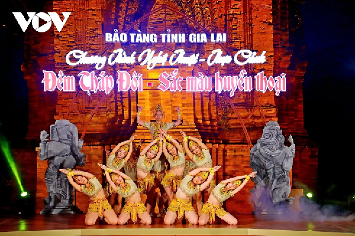 Múa Chăm Apsara mpơl tay rup uĕh văn hóa Chămpa ơm yău ta ntŭk têl ơm yău Tháp Đôi n'gor Gia Lai