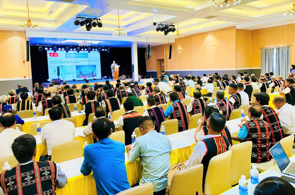 Quang cảnh hội nghị. Ảnh: ALĂNG NGƯỚC