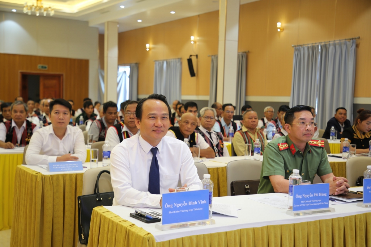 Phó Bí thư Thường trực Thành ủy Nguyễn Đình Vĩnh dự hội nghị. Ảnh: ALĂNG NGƯỚC