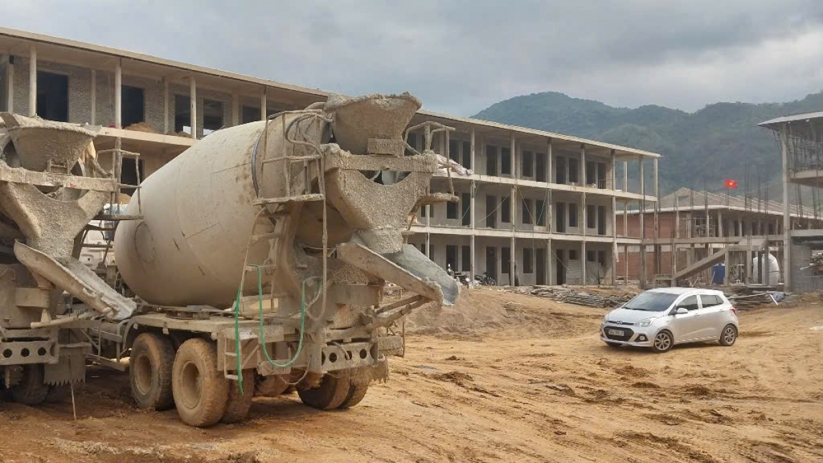 Nhiều hạng mục đã hoàn thành phần thô, để khi mùa mưa tới sẽ tập trung hoàn thiện các kết cấu bên trong để đảm bảo tiến độ công trình