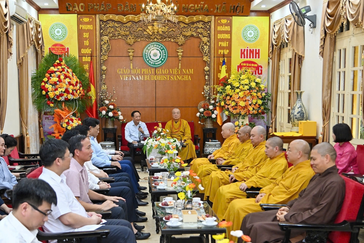Khua anom pơtô bruă Ping gah hăng pơtô ba mơnuih ƀôn sang ơi Trịnh Văn Quyết bơni hơ-ơč kơ hrơi phật đản Việt Nam