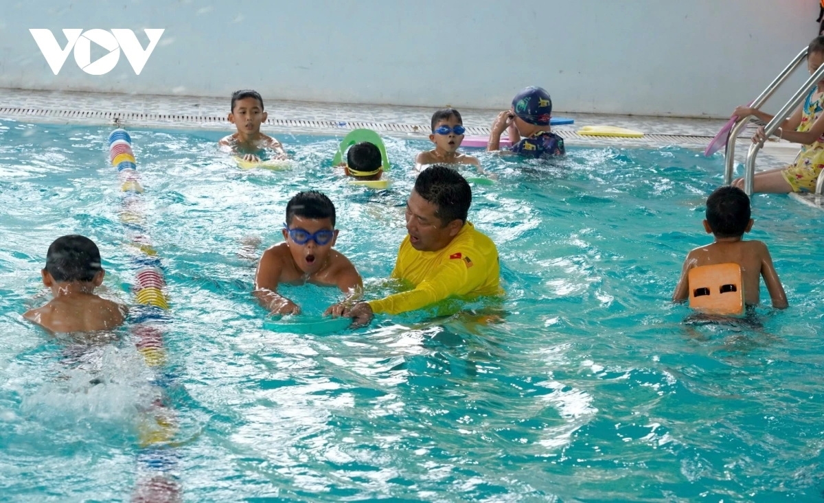 Việc đưa dạy bơi vào chính khóa là cần thiết, giúp giảm thiểu tai nạn đuối nước cho trẻ em