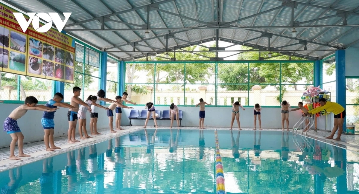 Nhiều trường học đưa môn bơi vào dạy chính khóa