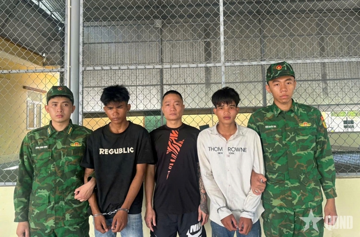 Các đối tượng Hồ Văn Diêu, Hồ Văn Vương cùng Lê Mạnh Dũng bị lực lượng chức năng bắt giữ.
