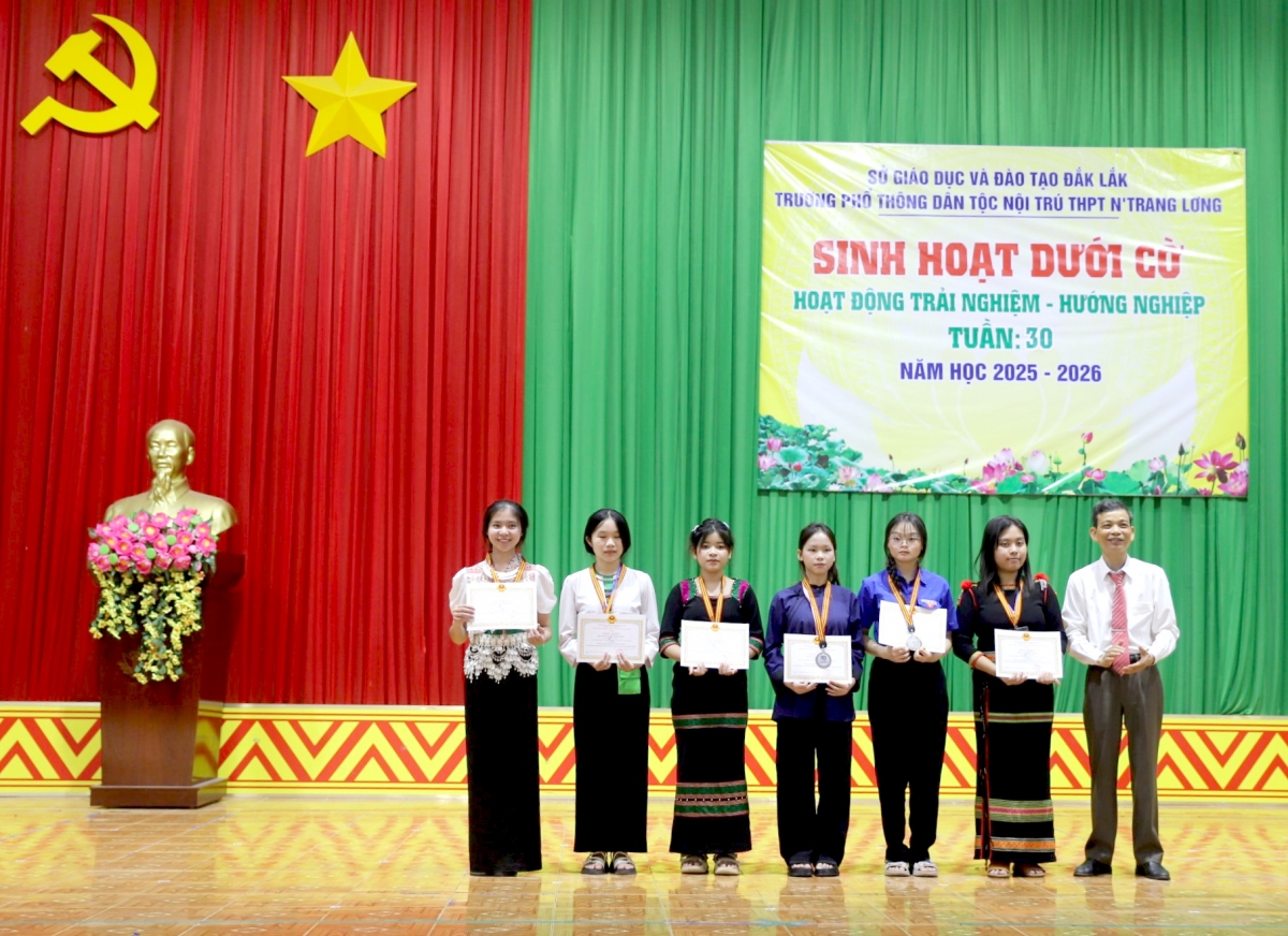 Với vai trò là ngôi trường đầu ngành của hệ thống trường dân tộc nội trú trong tỉnh Đắk Lắk, nơi đây đang tiếp tục nuôi dưỡng những “hạt giống” tri thức và khát vọng cống hiến.