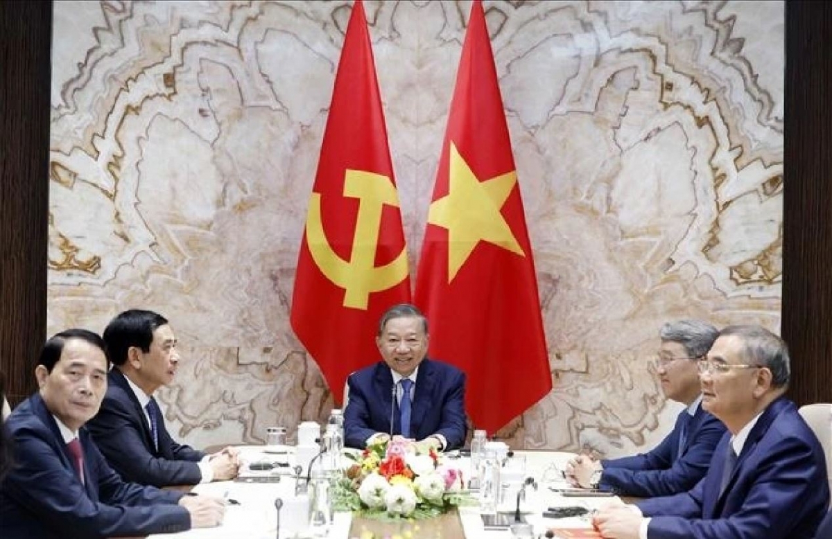 -Khua gĭt gai Đảng, Khua Lăn čar Tô Lâm blŭ hrăm hŏng Khua Mil Čhil Switz.