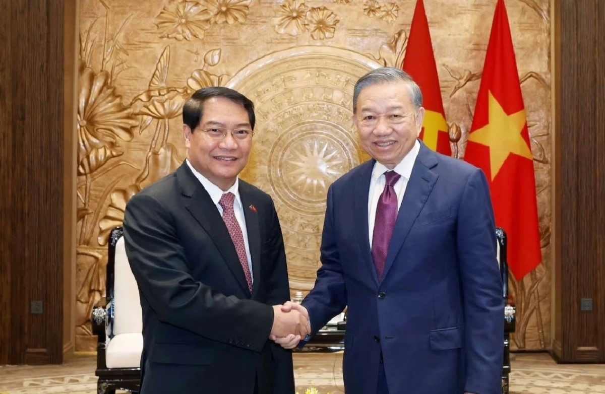 Tổng Bí thư, Kruanh dak Tô Lâm wơt đồng chí Athsaphangthong Siphandone  
 