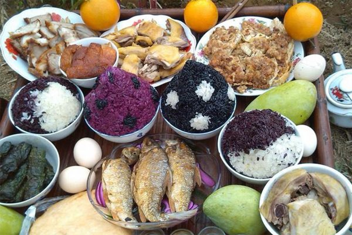 Mâm lễ dâng tổ tiên trong Tết Thanh Minh của người Tày ở Cao Bằng. Ảnh: dulichviet.net.vn