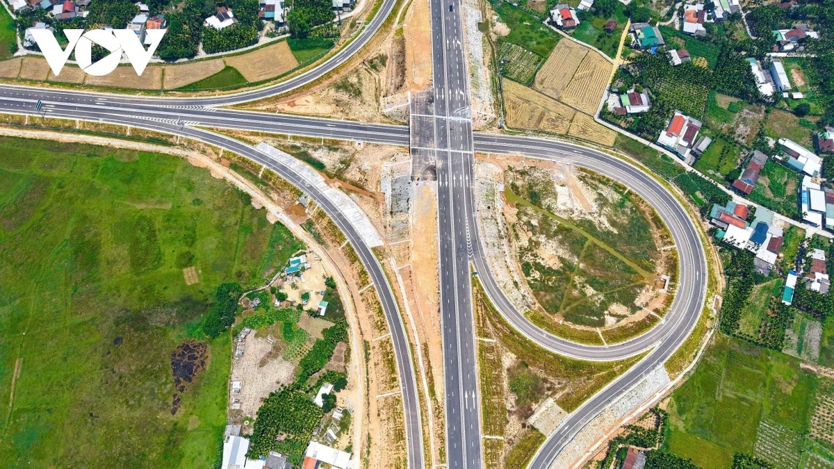 Ngày đầu thông xe, cao tốc Quảng Ngãi - Hoài Nhơn vắng phương tiện.
