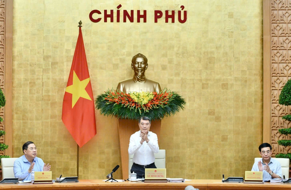Thủ tướng ồng Lê Minh Hưng đơng lam dar pơrjum Cíñ phủ nhai 4